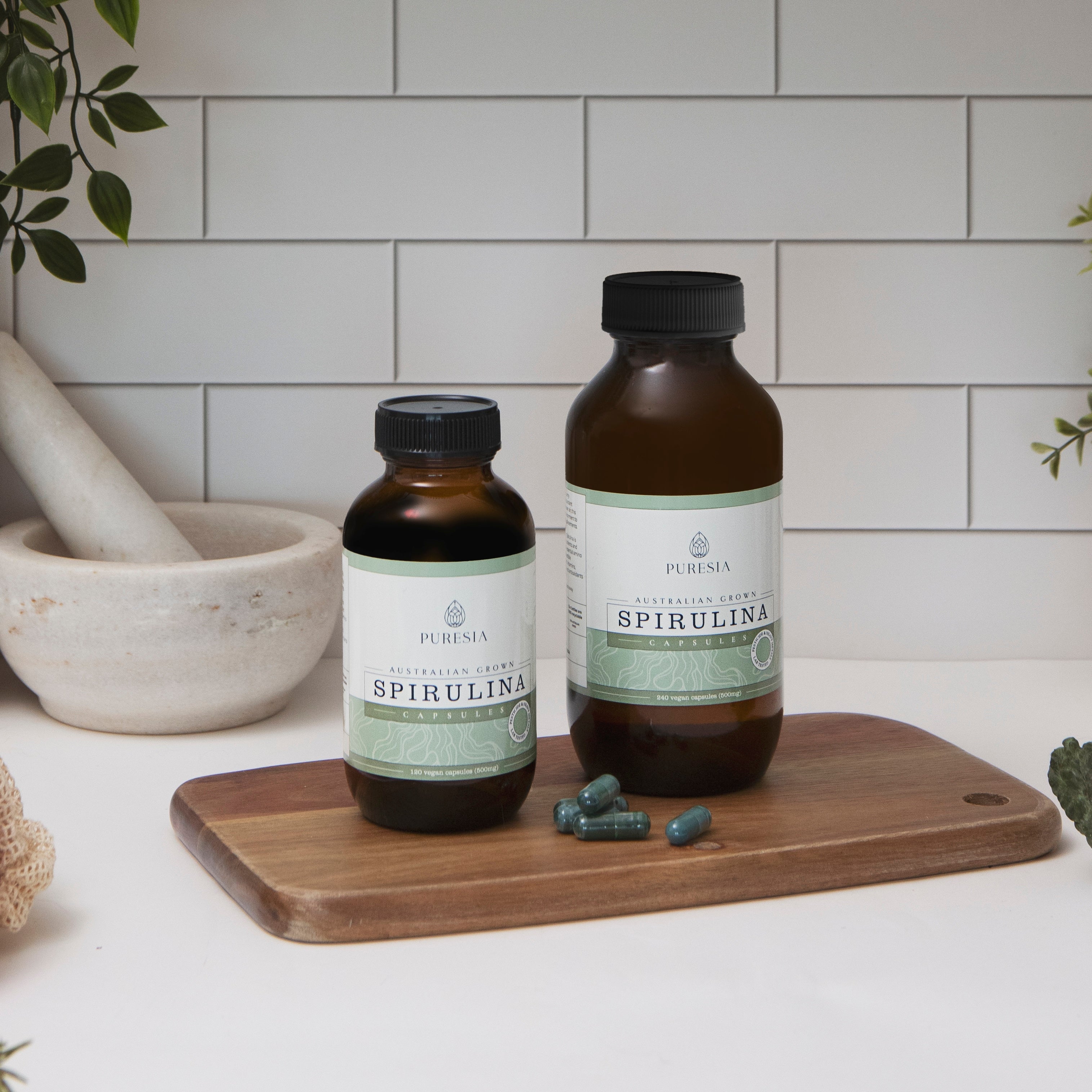 Spirulina powder and spirulina capsules