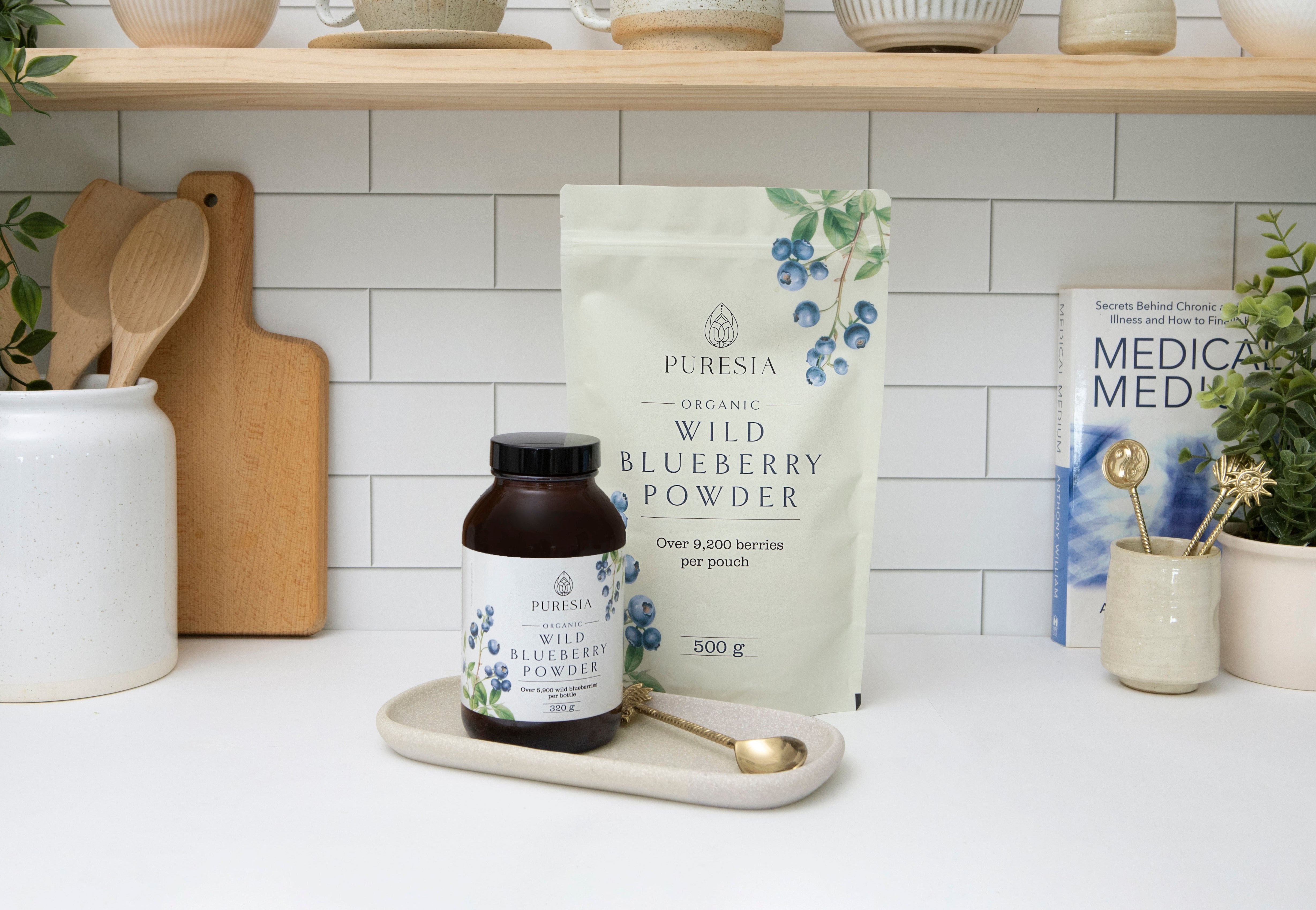 Wild blueberry powder for an antioxidant fruit smoothie