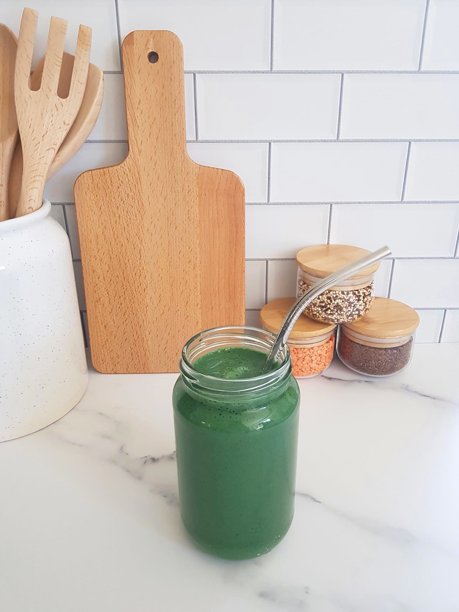 Healthy green smoothie made from heavy metal detox ingredients